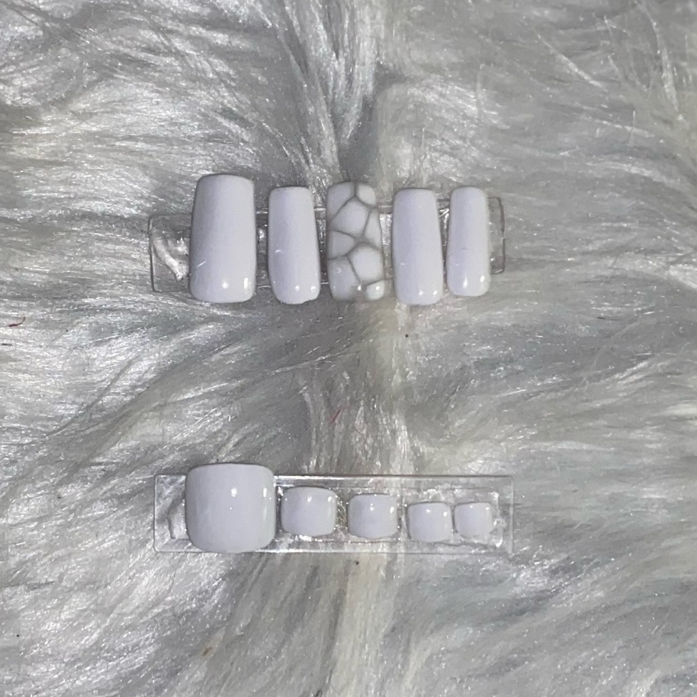White Mani + Pedi Press on Nail Set| 10pcs Medium Square Nails & 20pcs Toe Nails